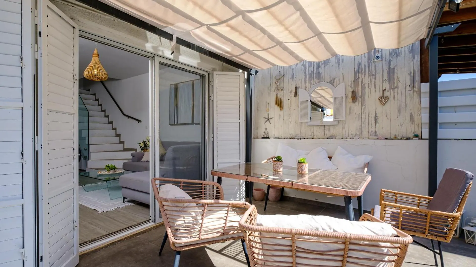 Endless Summer Beach House Perivolia 0*,